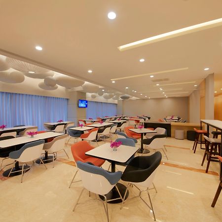 Holiday Inn Express Zhengzhou Zhengdong By Ihg Экстерьер фото