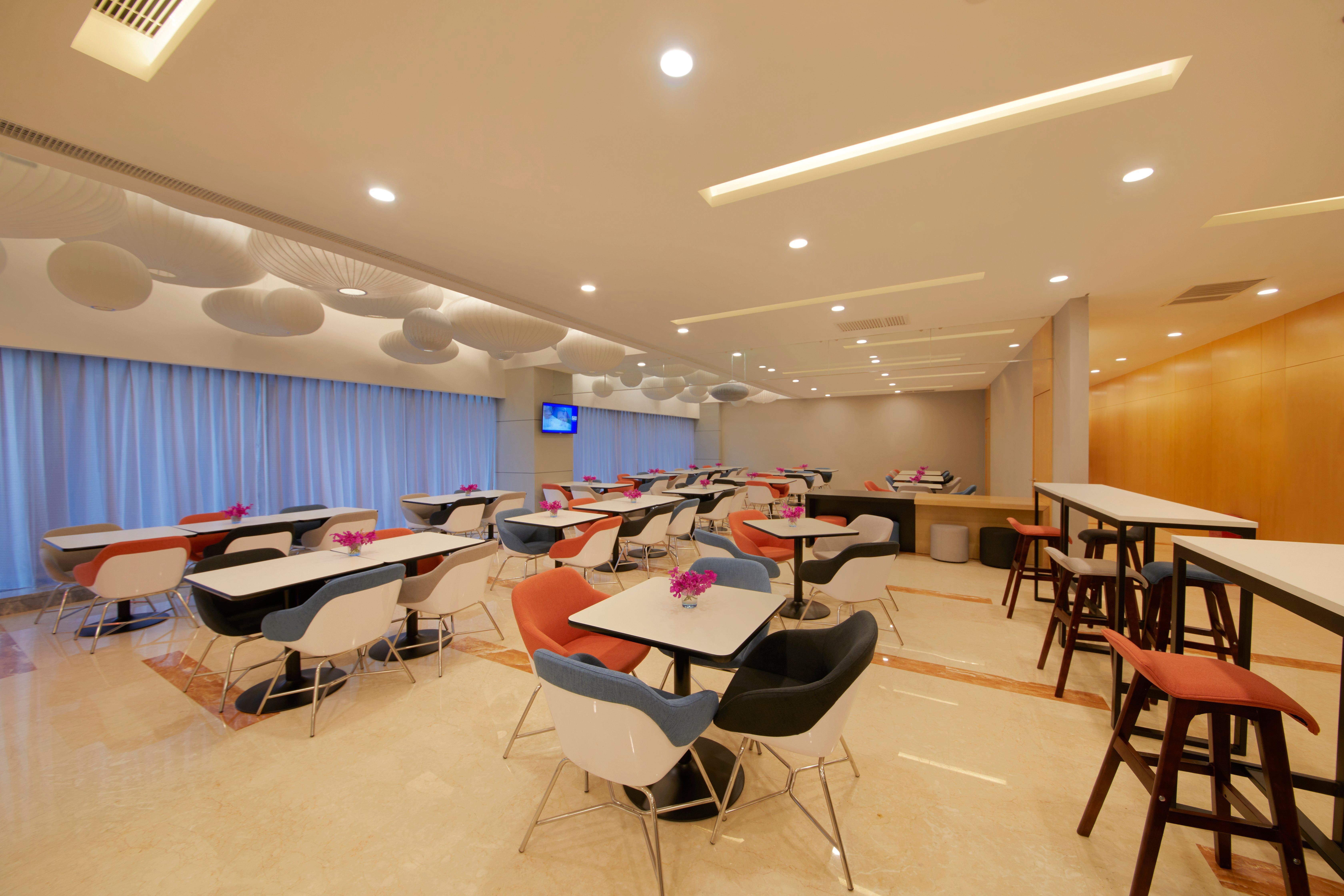 Holiday Inn Express Zhengzhou Zhengdong By Ihg Экстерьер фото