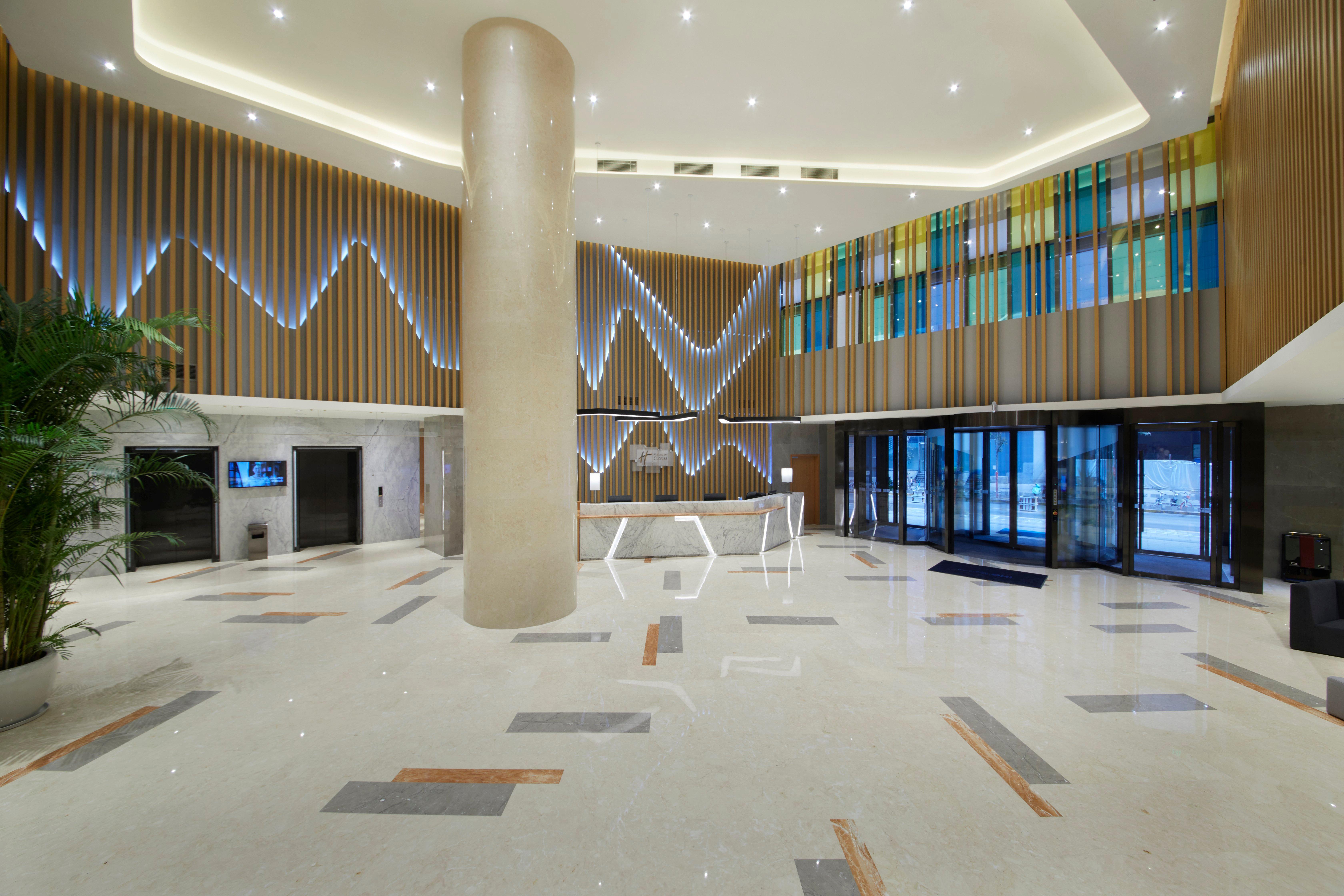 Holiday Inn Express Zhengzhou Zhengdong By Ihg Экстерьер фото