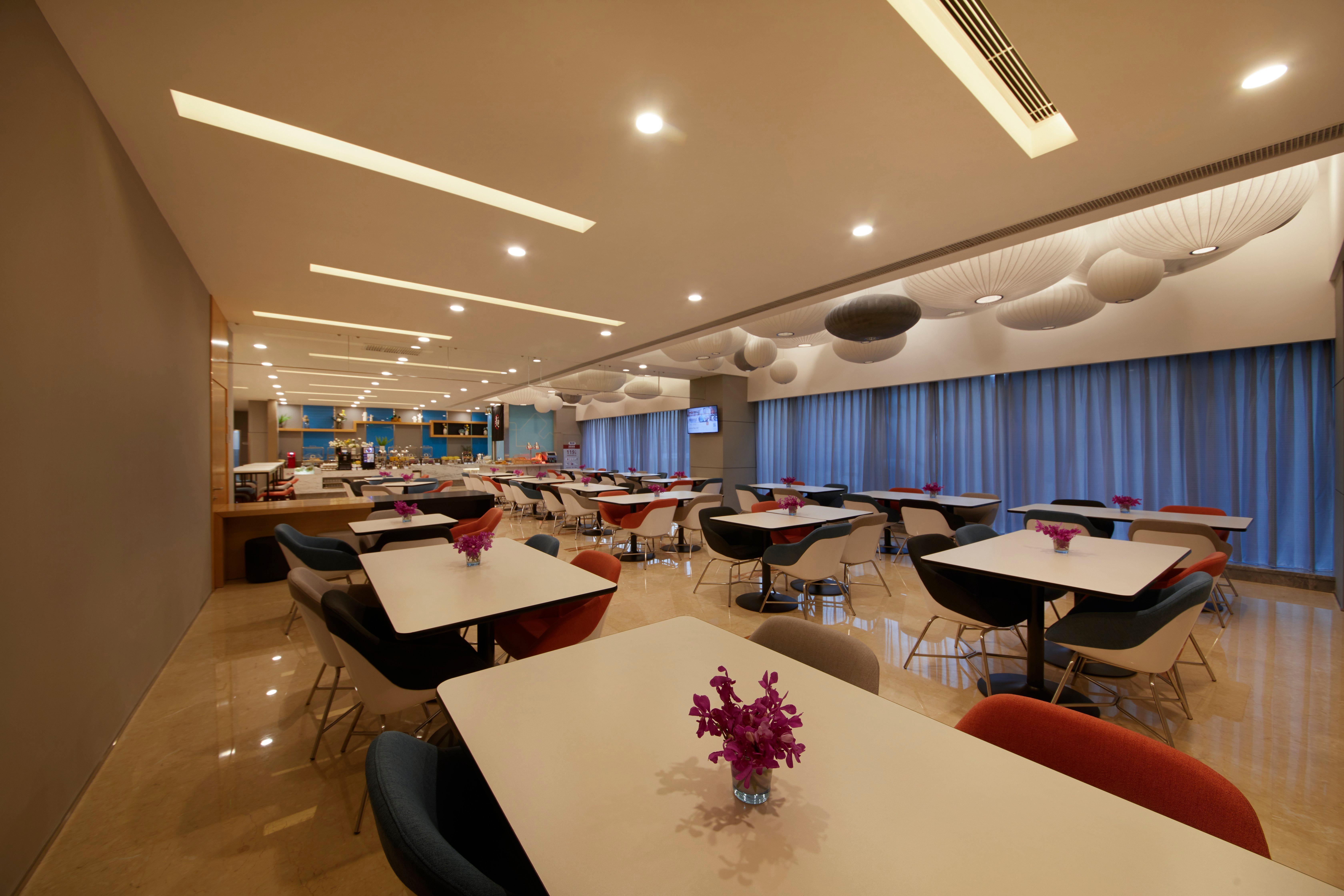 Holiday Inn Express Zhengzhou Zhengdong By Ihg Экстерьер фото
