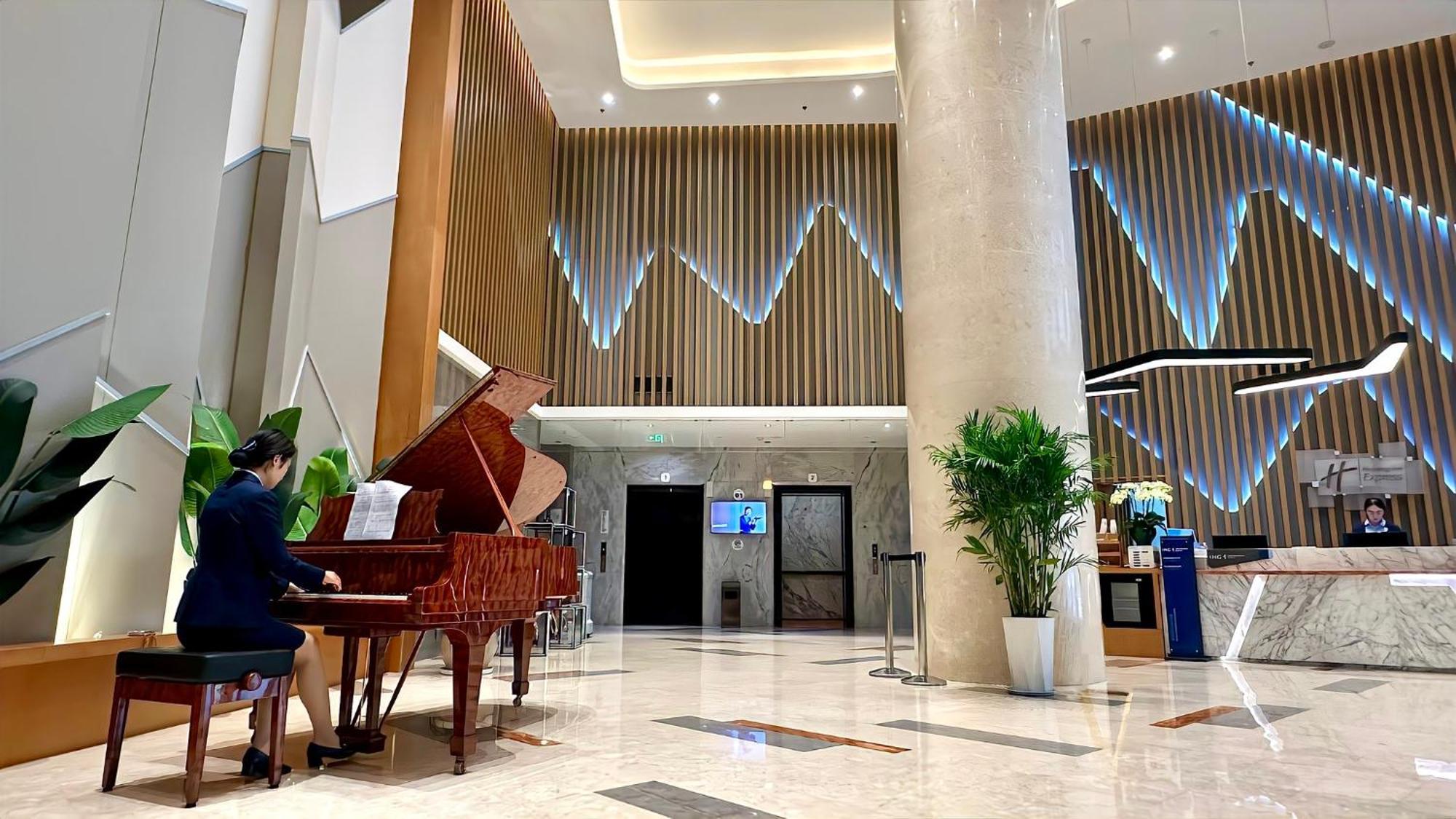 Holiday Inn Express Zhengzhou Zhengdong By Ihg Экстерьер фото